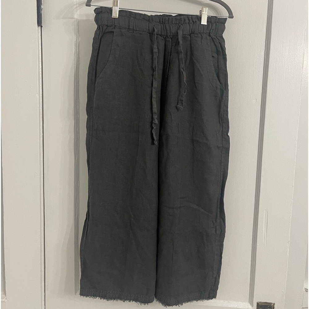Cloth and Stone size small linen casual capri pants. So cute!